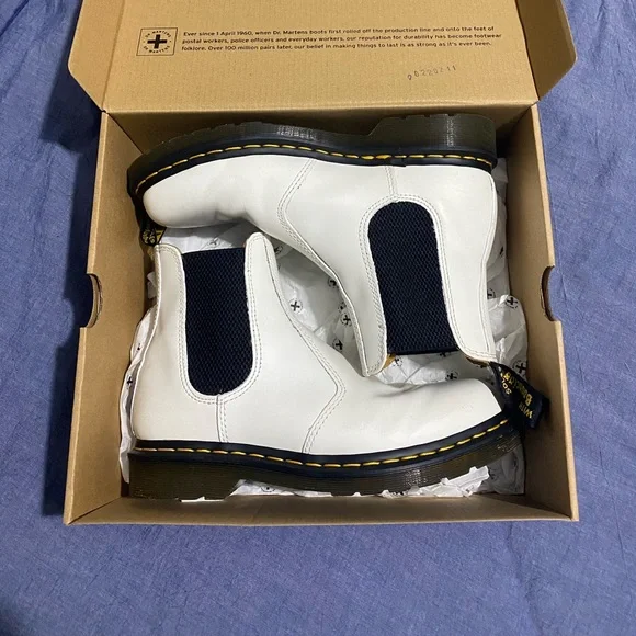 White Dr Martens Chelsea Boot size 8 - Picture 1 of 14